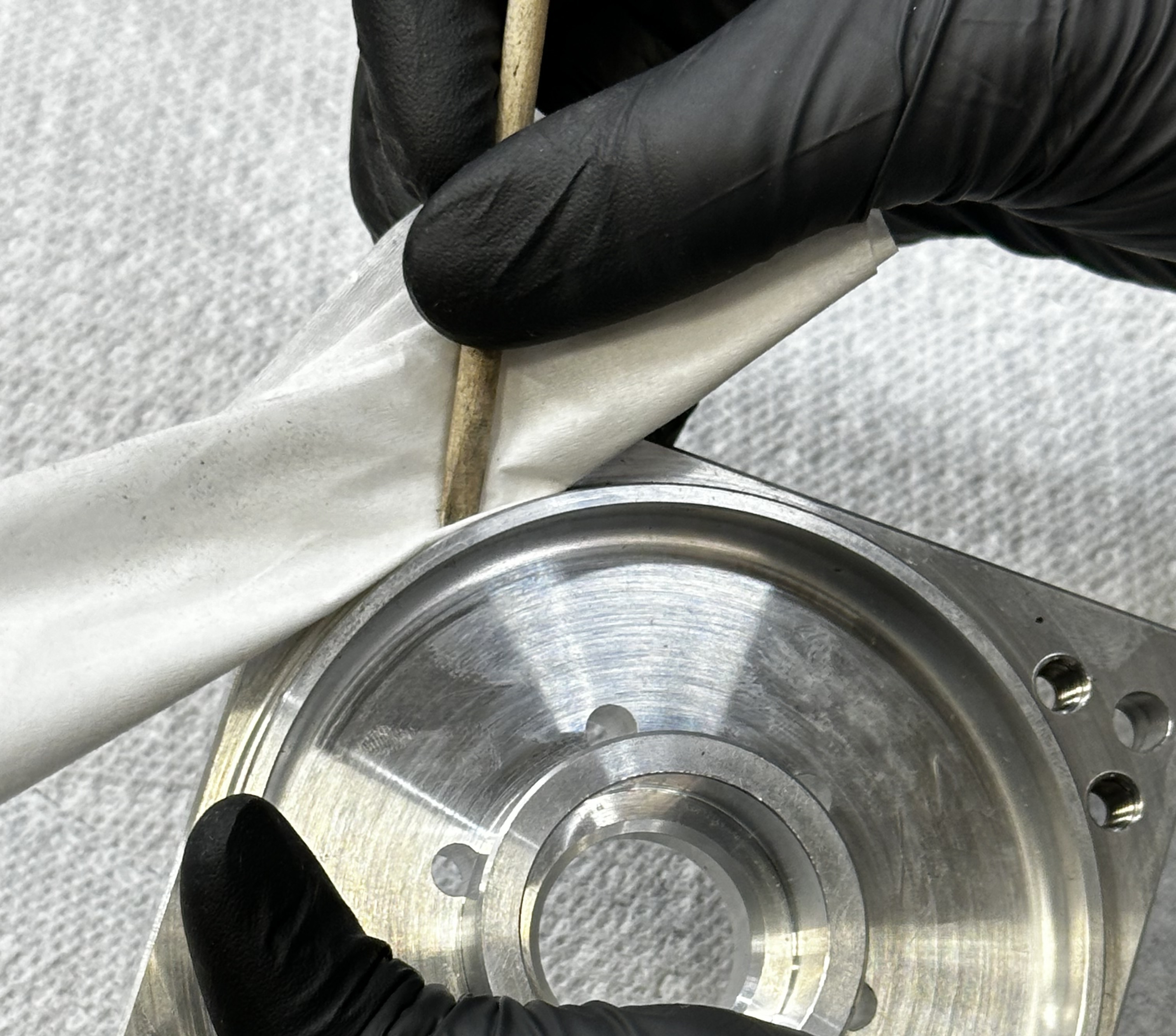 kim wipe cleaning the o-ring gland.