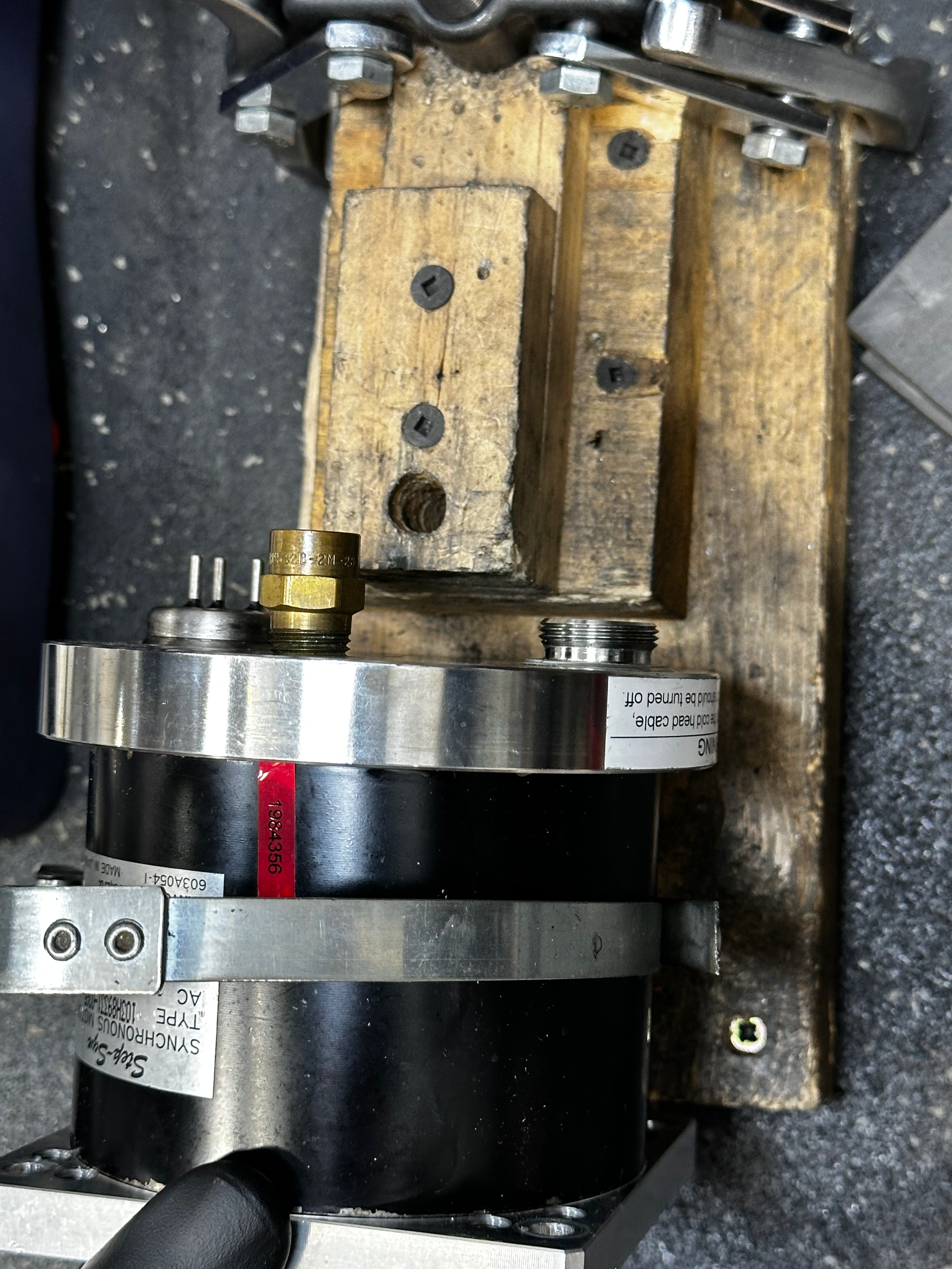 motor in plate removal fixture